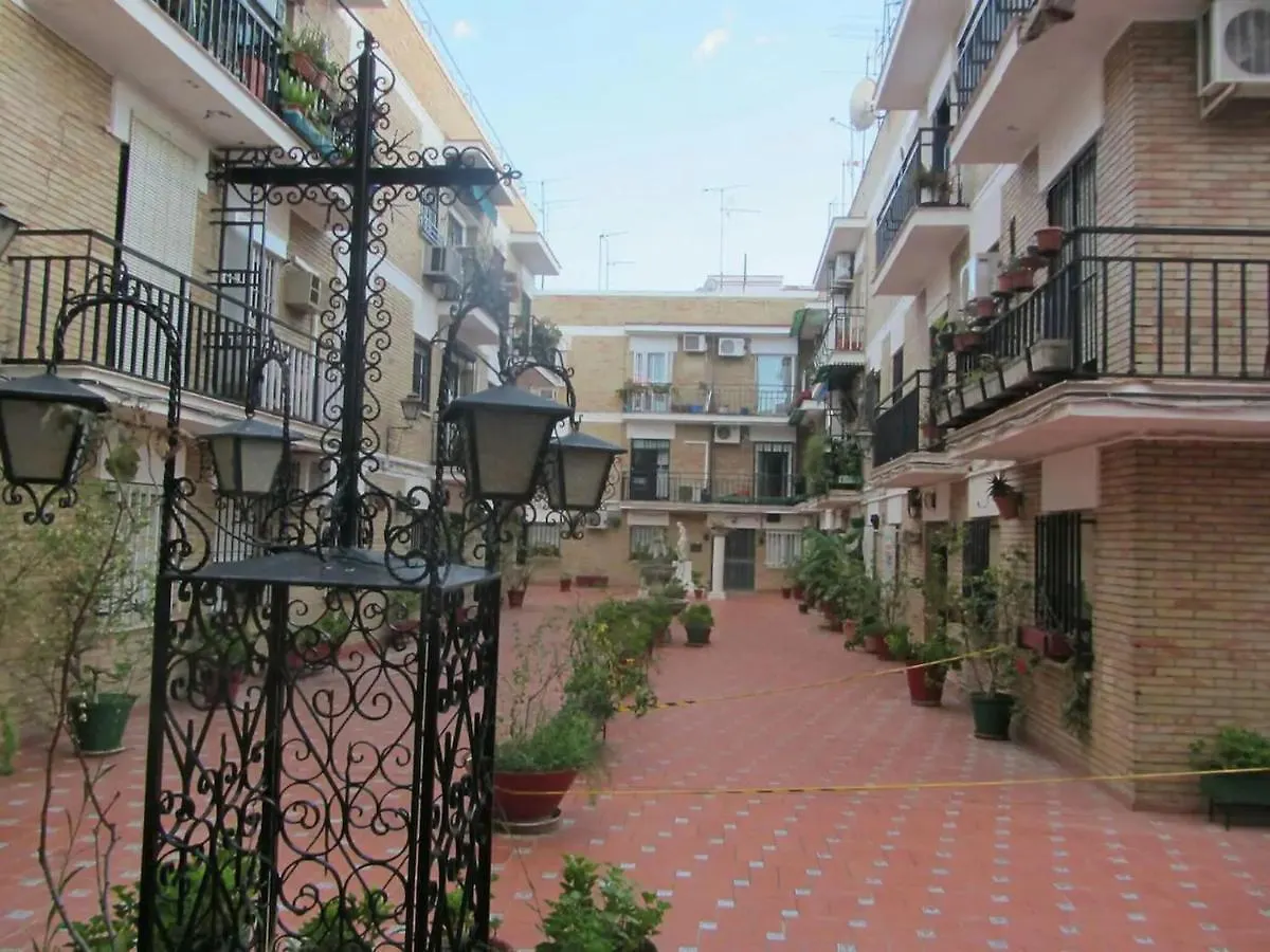 Comfortable Holiday Home In Sevilla Near River  Σεβίλλη